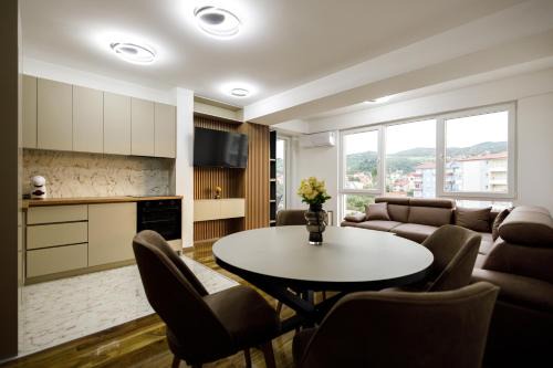 New Ultra-Modern 2BR Apartment