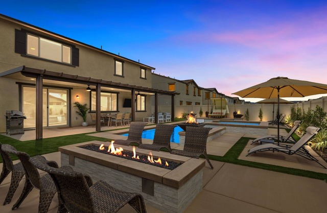 New Unbelievable Resort Pool Home - 6 King Beds