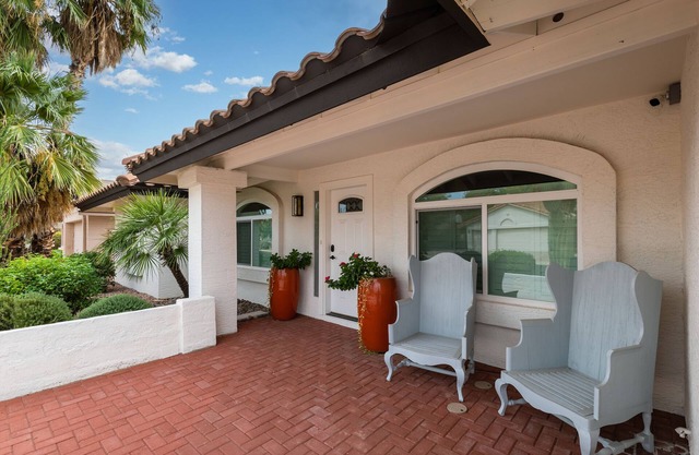 *NEW* Upscale furnishings in the heart of Scottsdale with FENCED heated pool.
