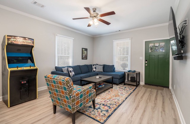NEW! UPTOWN Cottages - 2bed/1bath - new furnishings!
