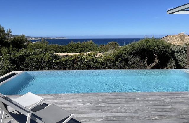 Nueva villa a 5 minutos de Ile-Rousse, a 200 metros del mar.