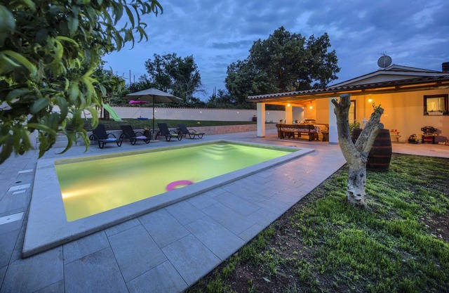 Nueva Villa G con piscina