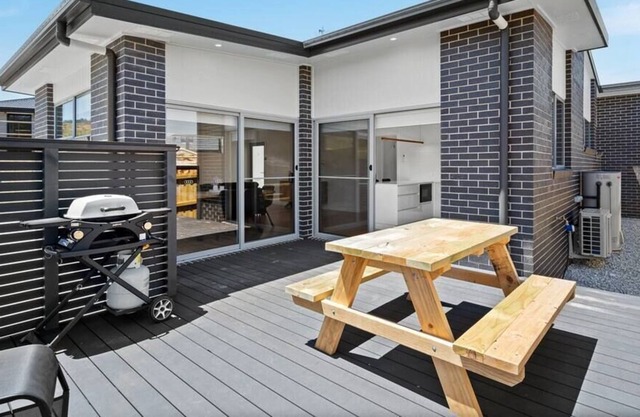 Brand New Villa in the Vineyards 20mins to CBD