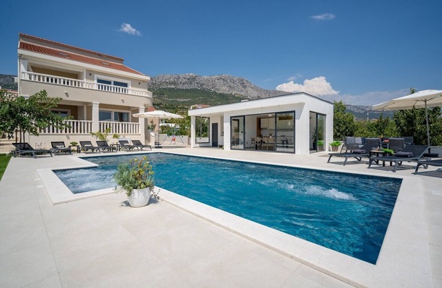 Villa Marisa with 51sqm pool, 5 bedrooms, gym