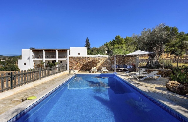 New! Villa Na Ribes - Cuatro Habitaciones Villa, Capacidad 8