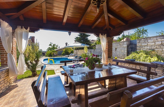 ¡¡NUEVO!! VILLA ROY CON ENCUESTA PRIVADA EN ISTRIA CENTRAL - ÚLTIMO MINUTO
