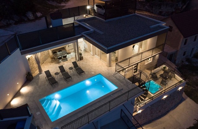 Villa Stella 32 sqm heated pool,Jacuzzi,Sauna