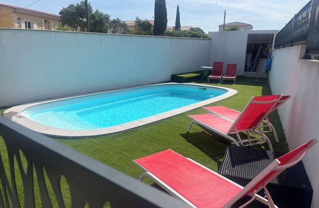 New villa with private pool in pretty Provencal village in the Aix region
