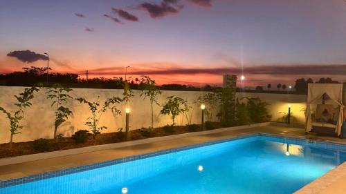 New Wailoaloa Escape with Breathtaking Views