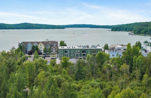 *NEW* Walloon Lake View Renwick Condo! 7 night minimum