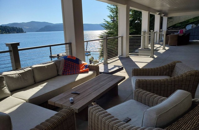 New Waterfront Home on Rockford Bay