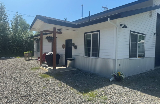 NEW & welcoming guesthouse in family-friendly neighborhood close to town