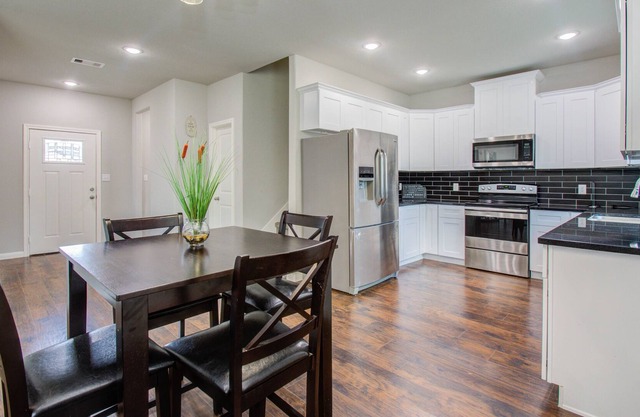 NEW! Welcoming Texas City Home ~ 6 Mi to Beach!