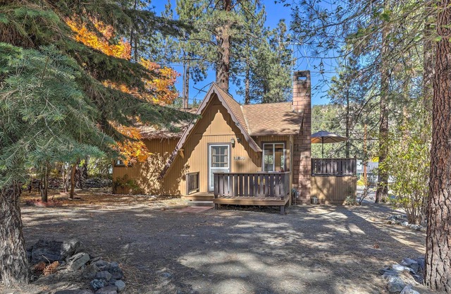 Whimsical Pinecone Cottage w/ Fire Pit & Deck