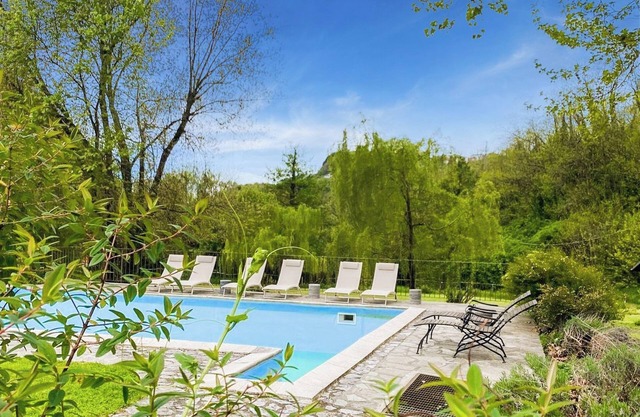 NEW!Whispering water, riverside, private pool, walk to village, pizza oven, WIFI