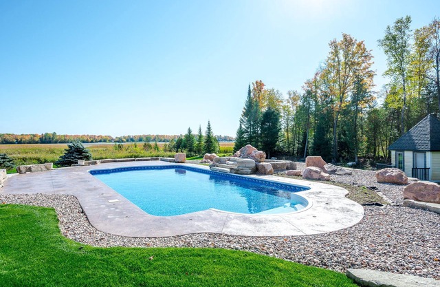 DEVLOK- UNIT A- Brand New 6 Bedroom Stunning lakeview resort home in Kawarthas