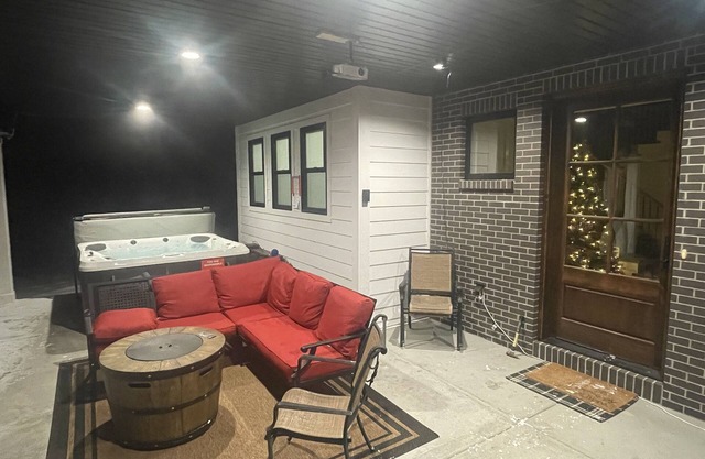 New Yellowstone Island Park Lake House, Boat Slip, Hot Tub Sleeps 19