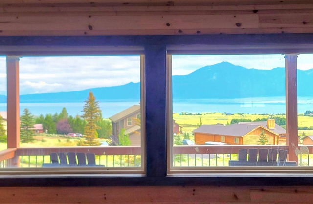 NEW Yellowstone & Lake View Cabin; KING bed; AC; central location; 360° VIEWS!