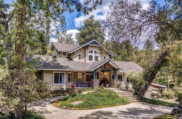 NEW Yosemite Family Retreat with Pond & Game Room!