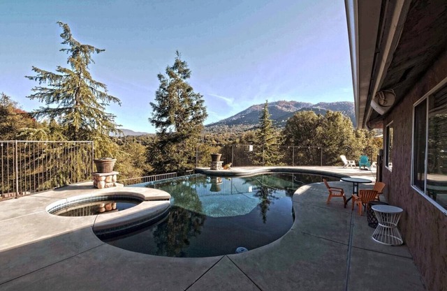 NEW! Yosemite Hills Family Retreat!