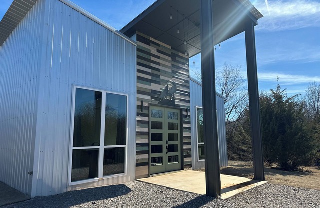 New Yote Cabin with Pool Table & Fireplace, 18 Minutes South of Norman