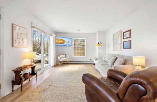 Newbury Neck Cottage-Beachfront!