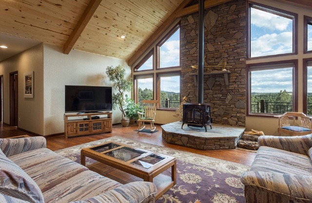 Nueva casa ubicada en 10 acres aislados