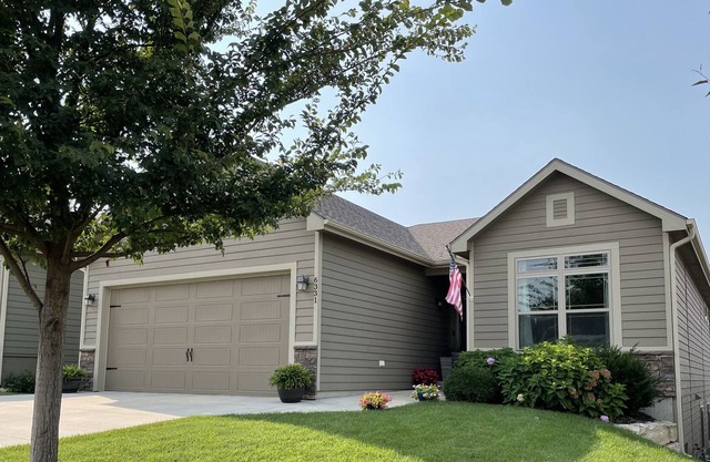 Newer Home only 2 miles from Clinton Lake and 1 mile from Rock Chalk Park!!!!