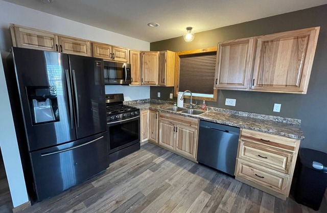 Newer Home, Perfect South End Location, Coffee Shops/Dining/Shopping