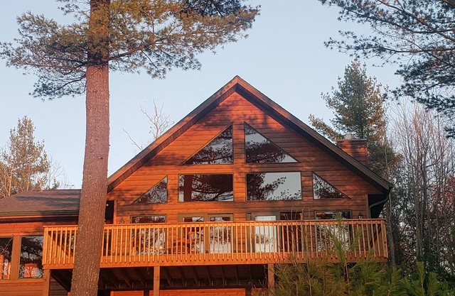 Entrada más reciente !!! Primera Casa del Lago en el hermoso 1340 Acre Ardilla Lago