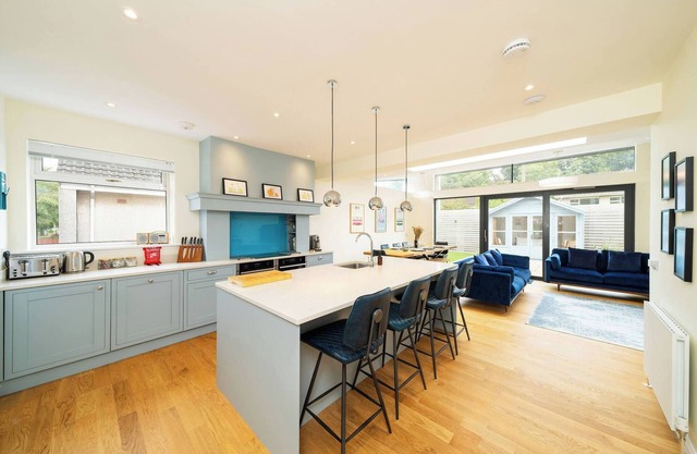Newhall Gardens - 3 bedroom Family Dream Accommoda