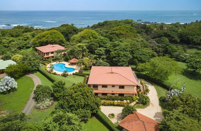 Newley renovated 2BR condo with pool near beach - Villa Pacifico