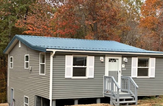 Newley Renovated house near the best Lake of the Ozark attractions around.