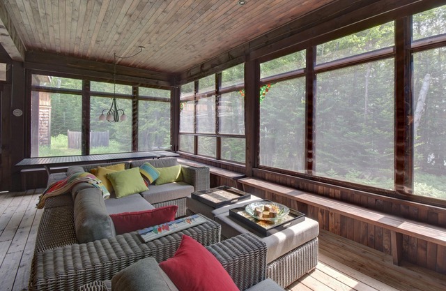 Newly available - Luxury Entire Chalet - Sleeps 14 Sun-soaked Dock