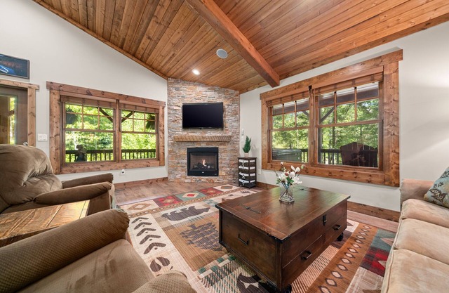 Brand New LUXURY Cabin Resort ** ¡Con descuento ** - 8 millas hasta el centro de Asheville!
