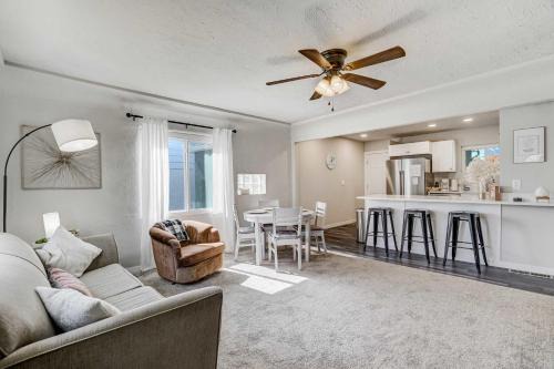Newly Built 3BD Retreat w Mtn Views & Game Room
