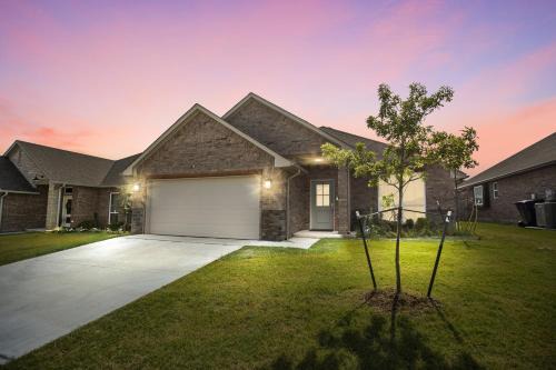 Newly Built 3BR Getaway in Edmond home