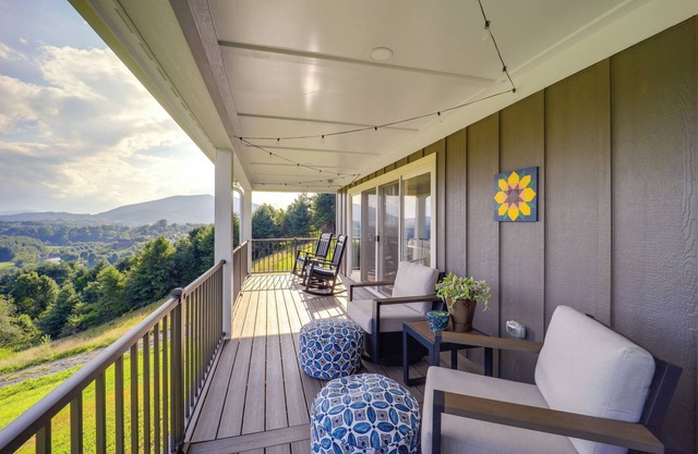 Newly Built Home w/ Panoramic Views in Jefferson!