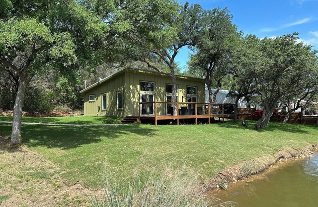 Newly Built Lakefront Getaway! Your Perfect Escape Awaits you @ Deer Creek Cabin