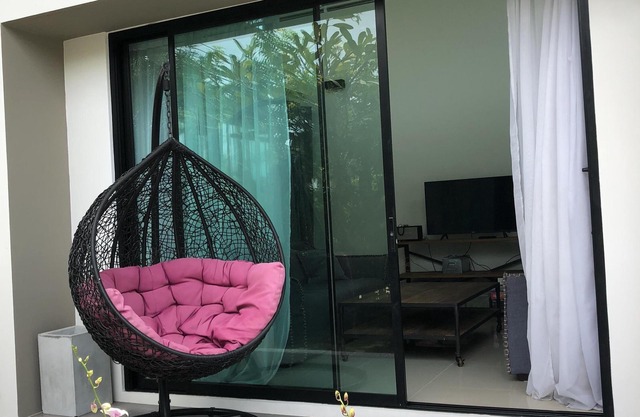 Villa moderna de lujo de nueva construcción cerca de la playa de una milla en la playa de Rayong / Mae Rumphung