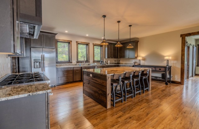 Newly built Luxury Home in Suttons Bay 4 bedrooms/ 4 bathrooms