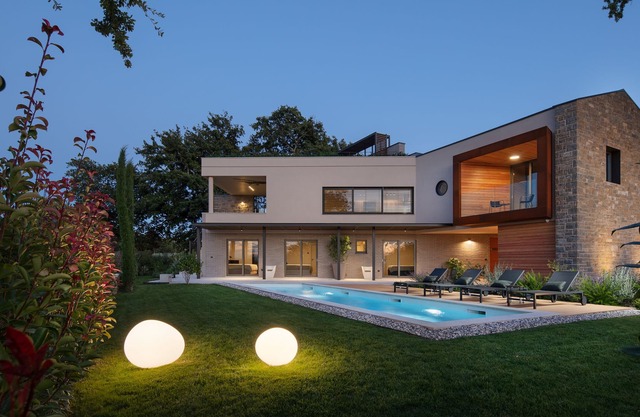 NEWLY BUILT MODERN LUXURY VILLA WITH SEA VIEW IN POREČ