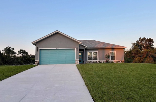 Newly built modern 3-bedroom house close to Hospital, Springs, and Beach.