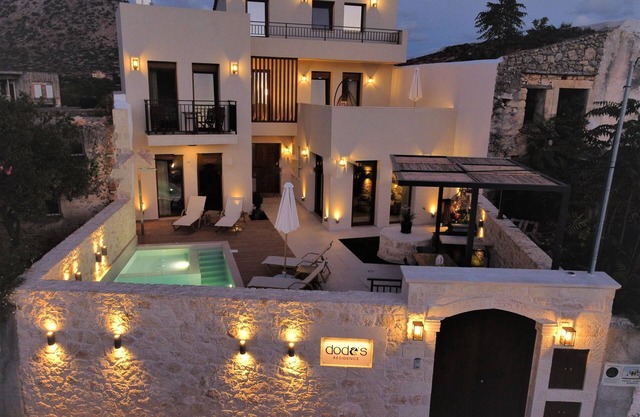 Newly built villa with salted water heated pool & jacuzzi!