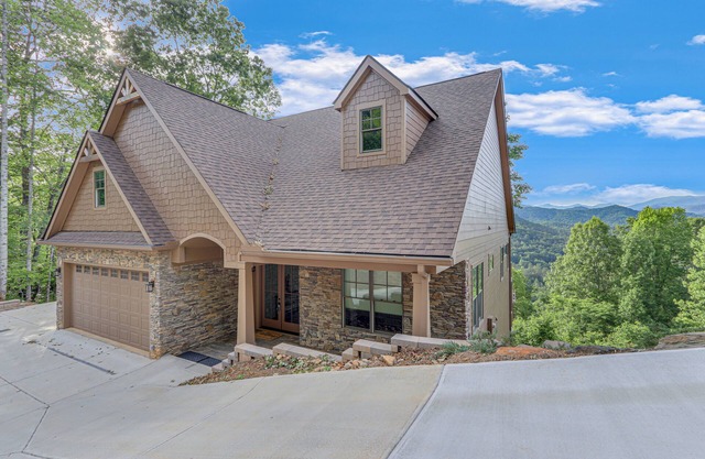 Newly Built Waterfall Mountain Retreat - Stunning Views