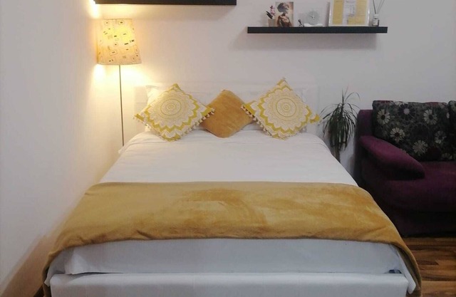 Newly constructed building apartament , 10-minute metro ride to City Centre .