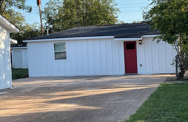 Newly constructed 2-bedroom apartment within walking distance to ACU and stadium