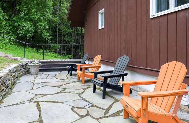 Newly Designed Chalet w/Views, Minutes to Stratton