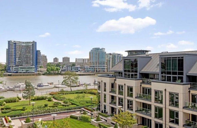 Newly furbished Chelsea flat next to Thames