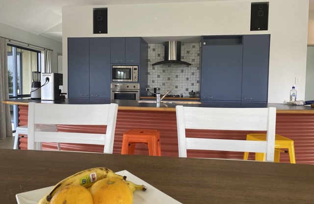 Newly furnished beach house - 2 min to the beach